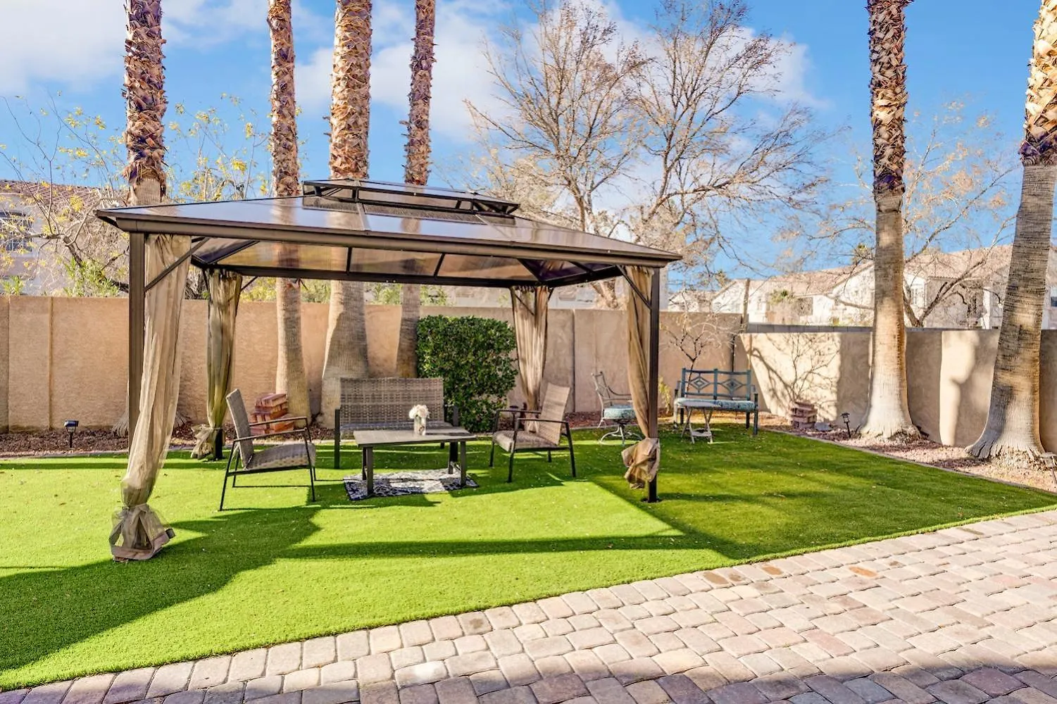 Chic Vegas Retreat: Near Top Attractions Las Vegas